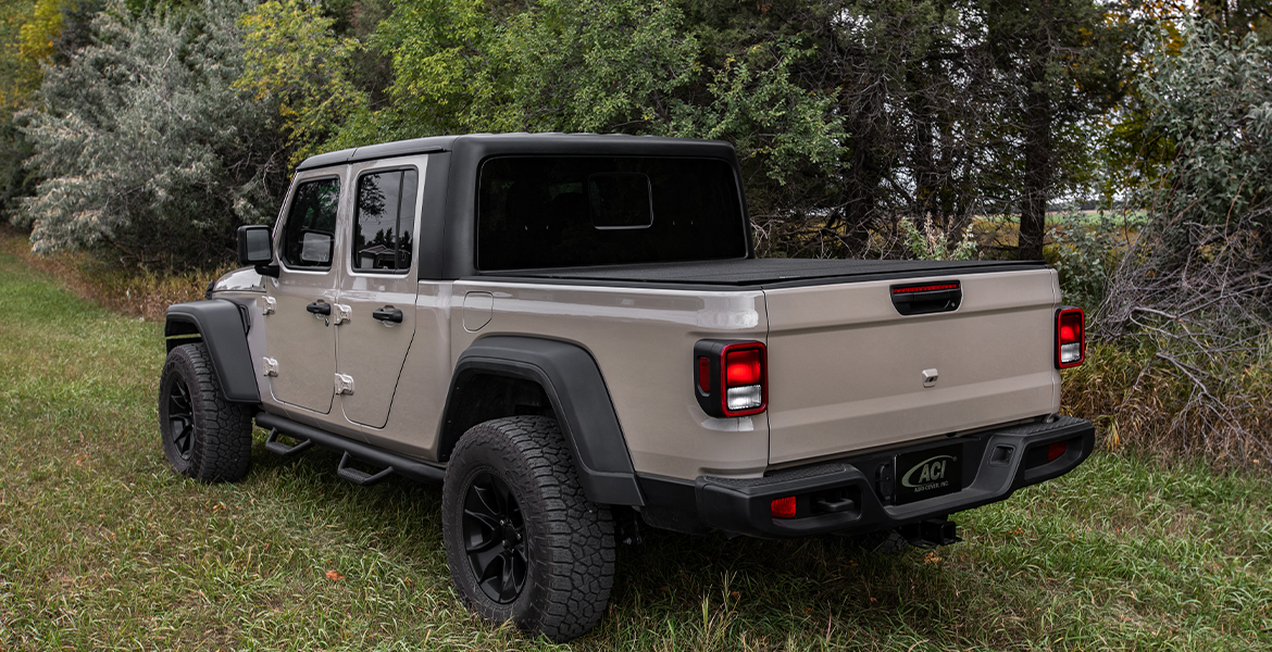 LOMAX Hard Tonneau Cover