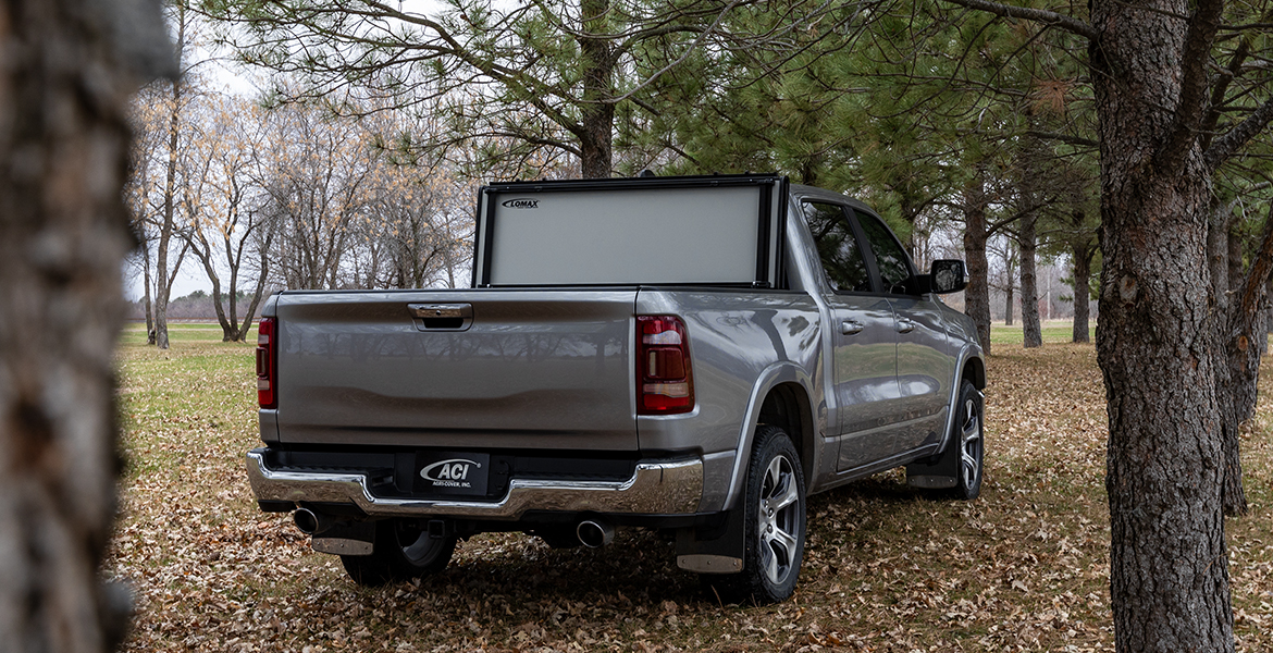 LOMAX Stance Hard Tonneau Cover