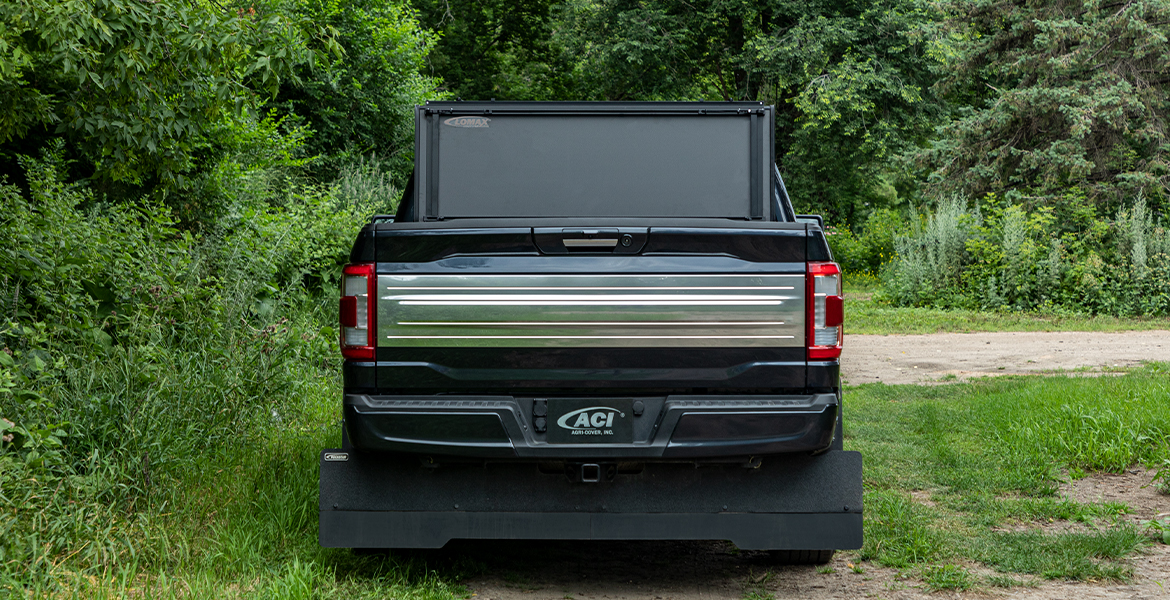 LOMAX Stance Hard Tonneau Cover